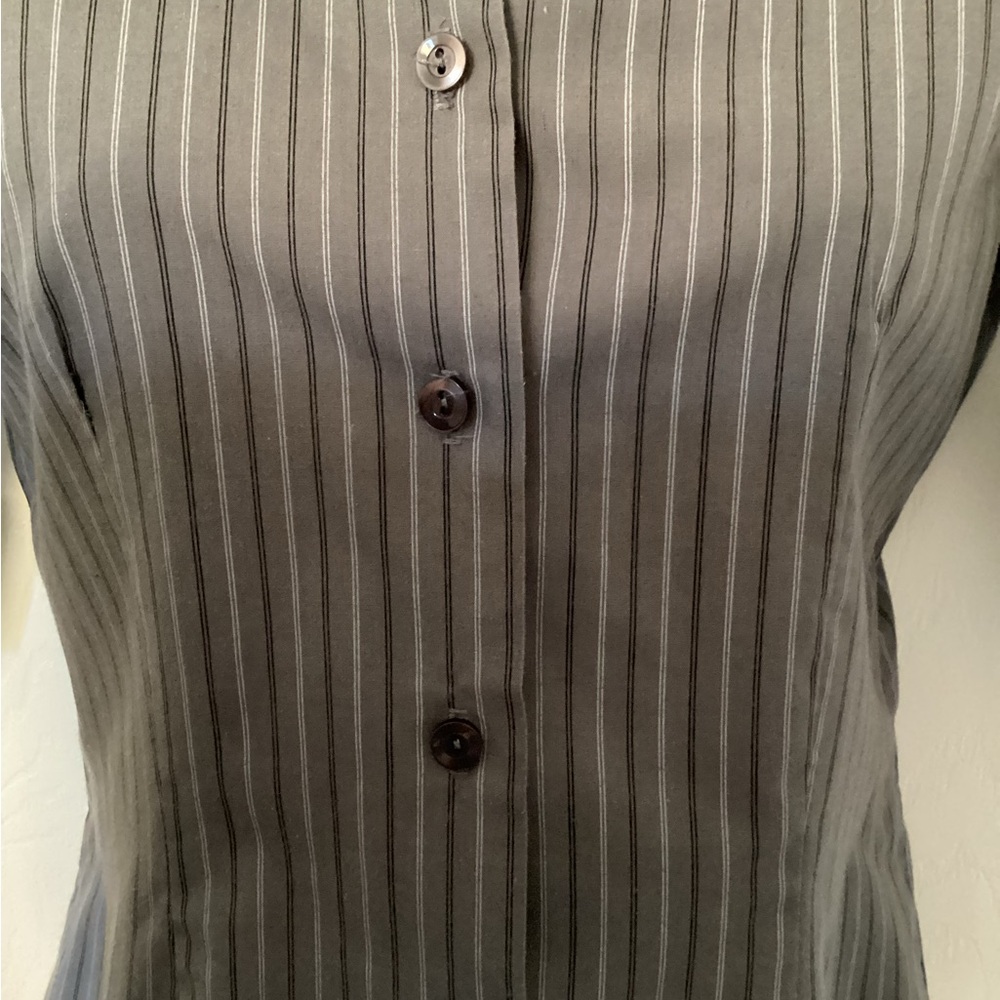 Vintage Mandee Cropped Gray Striped Button-Up Shirt S EUC - Picture 2 of 6